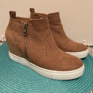 Zipper Heel Sneakers